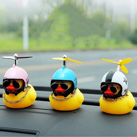 Paperelle da Parabrezza – Il Must Have per Guidare con Stile... e un Po’ di Quack! 🦆🤣